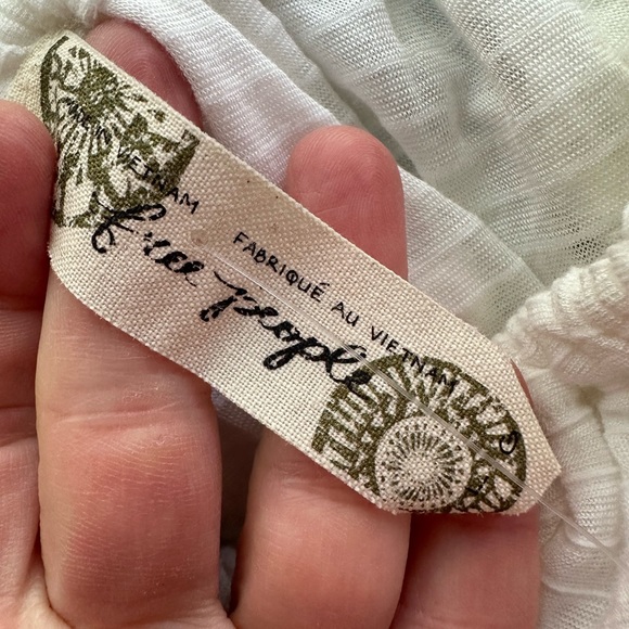 Free People NWT Ibiza Off Shoulder Crochet Lace White Top size Large Date Night - Picture 13 of 16